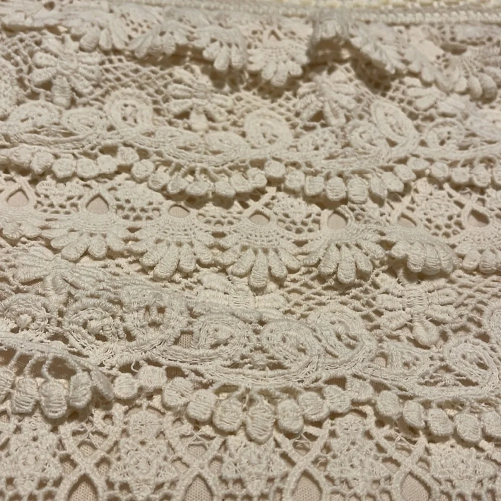 American Rag Cie brand lace mini skirt. Size S
01-11 - Picture 3 of 4